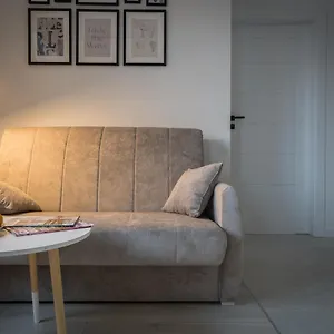 apartament-clever-2-kamienica-grochow.warsawhotelspoland.com/