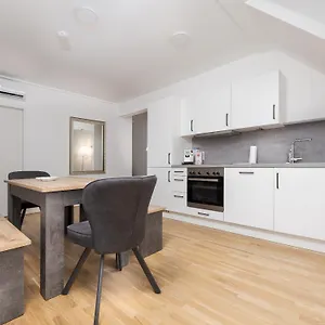 Next To Schoenbrunnpalace Close To Public Transport - Myschoenbrunn Apartman
