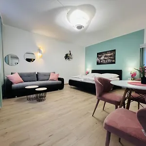 Wf-apartment Westbahnhof Apartman