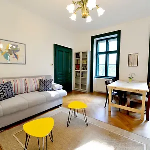 Apartament Quiet & Green, With Terrace, Wiedeń